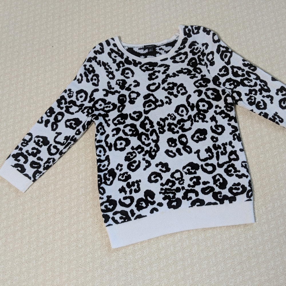 Ann Taylor Black & White Abstract Print Sweater